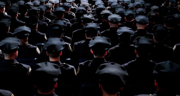 Record number of law enforcement officers killed in line of duty in 2021, most from COVID: Report
